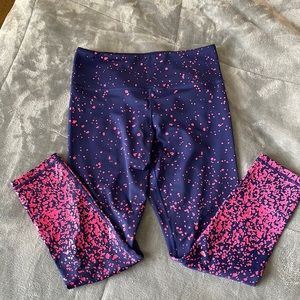 NWOT 💙💕 ZYIA navy leggings with pink splatter design